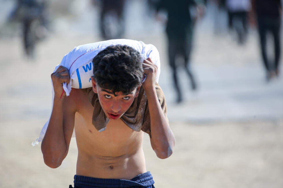 WFP Reports Gaza Warehouse Raided by Hungry Locals