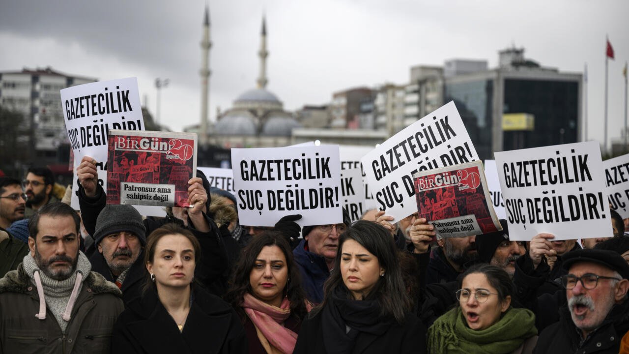 Turkish Court Orders Release of Three Journalists After Case Review