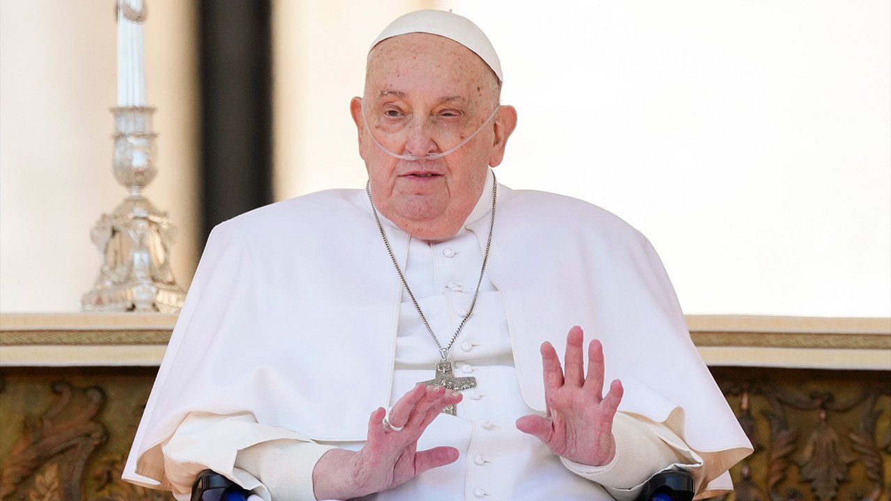 Pope Francis Defies Medical Advice with Surprise Appearance at Vatican