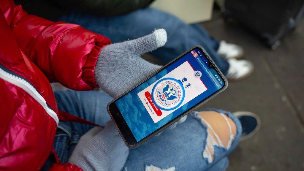 US Orders Migrants Who Used Biden-Era App to Leave