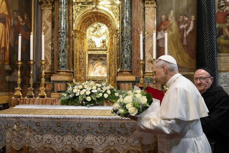 Pope Leo Prays at Francis’s Tomb Ahead of First Sunday Address