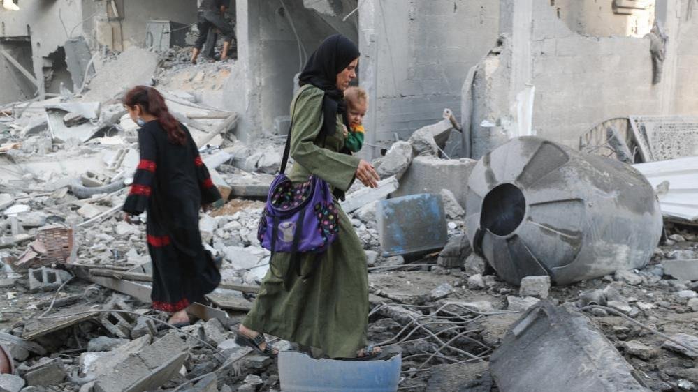 26 Killed in Israeli Tank Fire Near Gaza Aid Centre, Medics and Residents Say